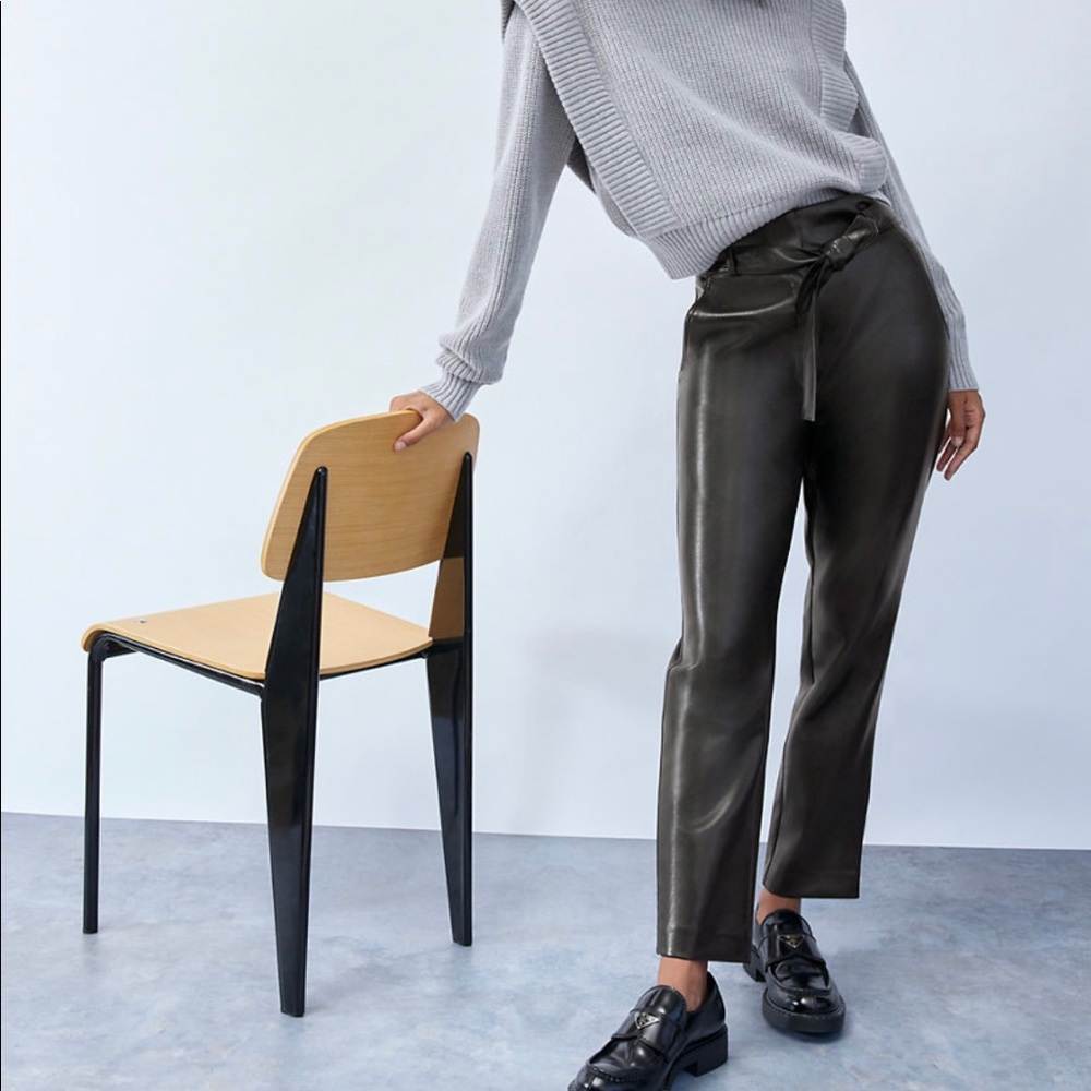 Aritzia Vegan Leather Belted Pants. Size 6